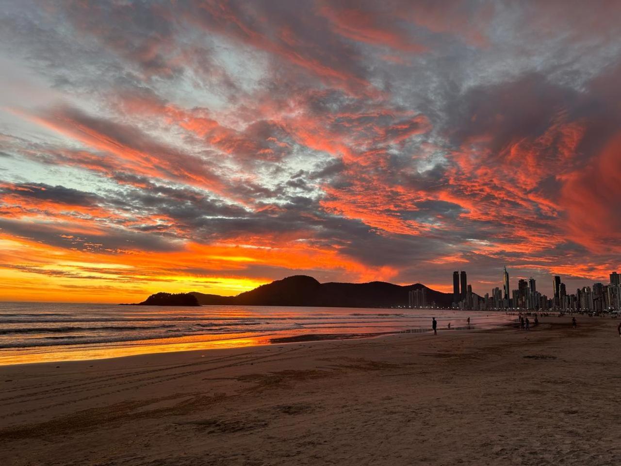 公寓 Avenida Atlantica, Beira Mar, Pe Na Areia Balneario Camboriu
