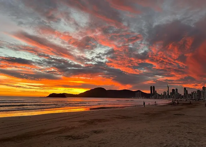 Avenida Atlantica, Beira Mar, Pe Na Areia