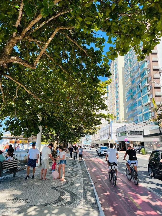 Avenida Atlantica, Beira Mar, Pe Na Areia *