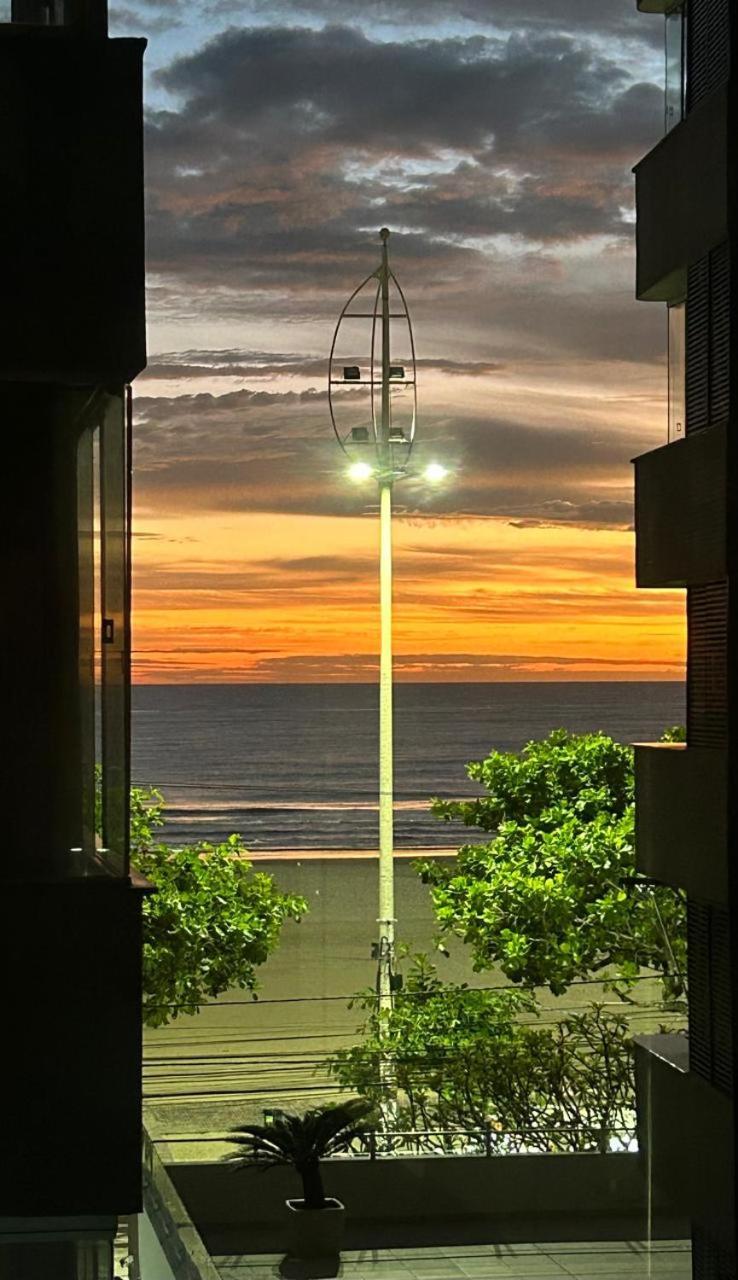 Avenida Atlantica, Beira Mar, Pe Na Areia Apartment